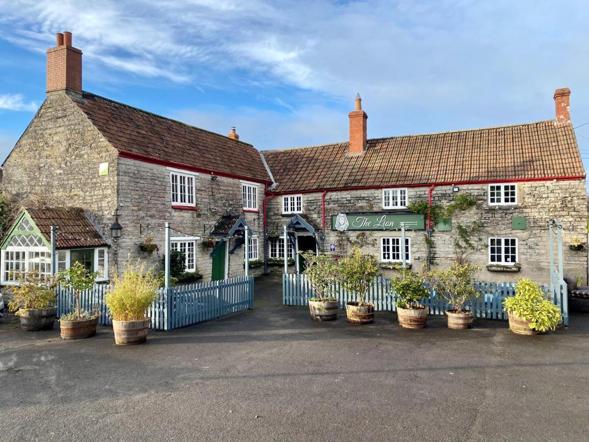 The Lion At West Pennard Hotel Eksteriør billede The Old Red Lion
