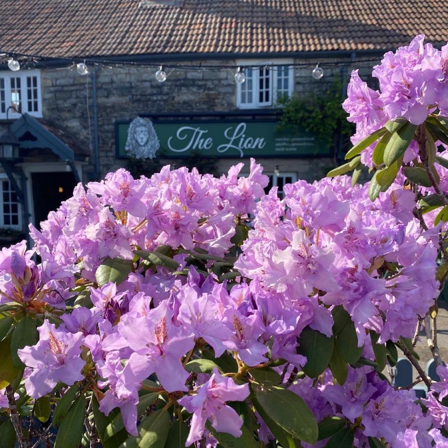 The Lion At West Pennard Hotel Eksteriør billede The Lion Inn