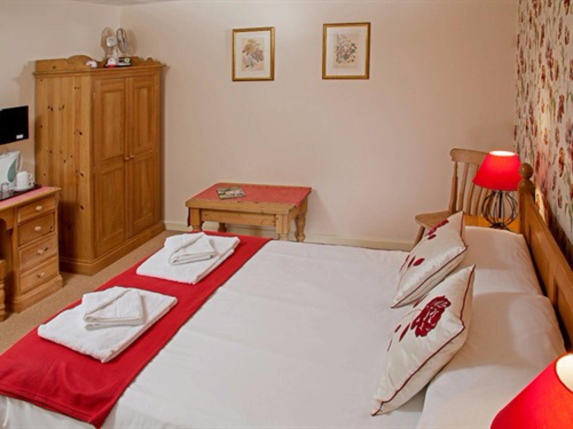 The Lion At West Pennard Hotel Eksteriør billede A room at the hotel