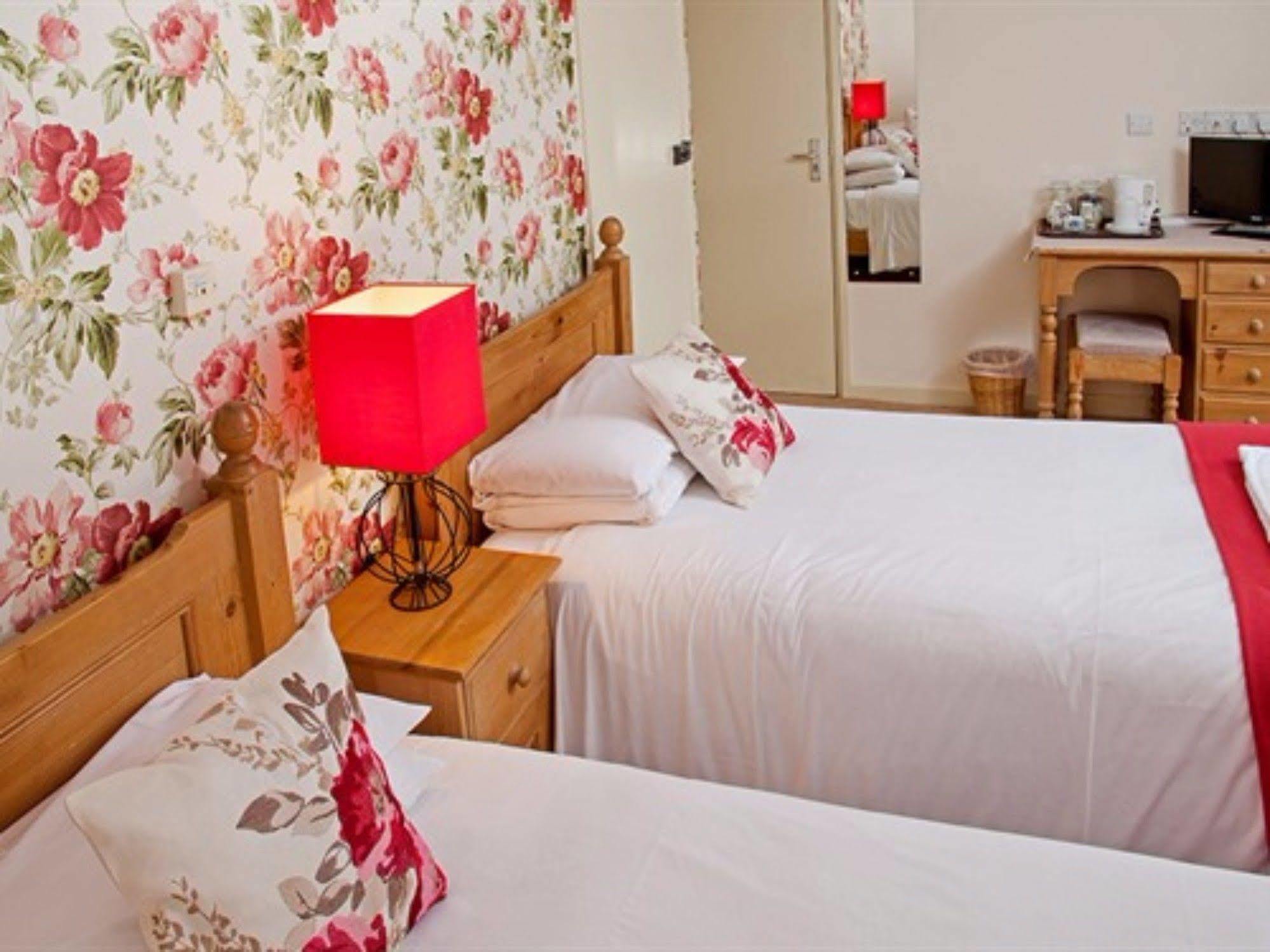 The Lion At West Pennard Hotel Eksteriør billede A room at the hotel